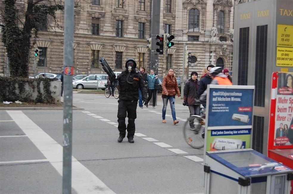 La policía alemana detiene a un soldado Helgast